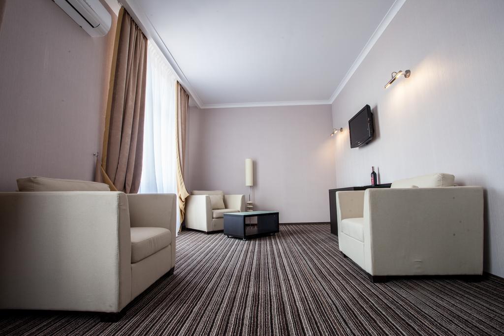 Hotel Optima Sumy Exterior foto
