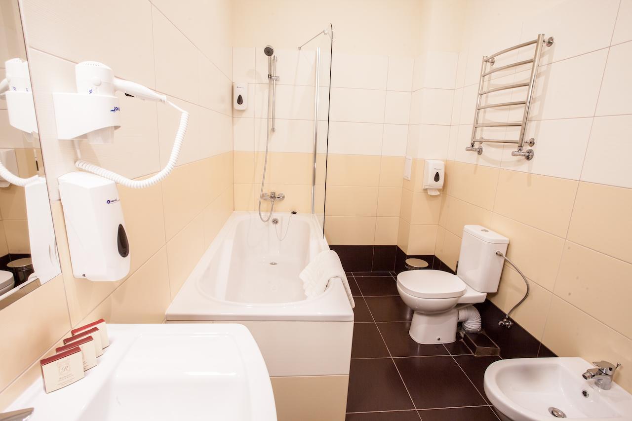 Hotel Optima Sumy Habitación foto